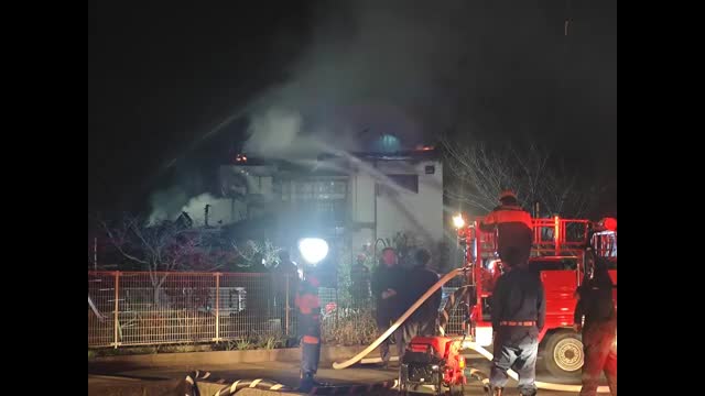 【速報】小城市牛津町で建物火災 午後7時半ごろ発生