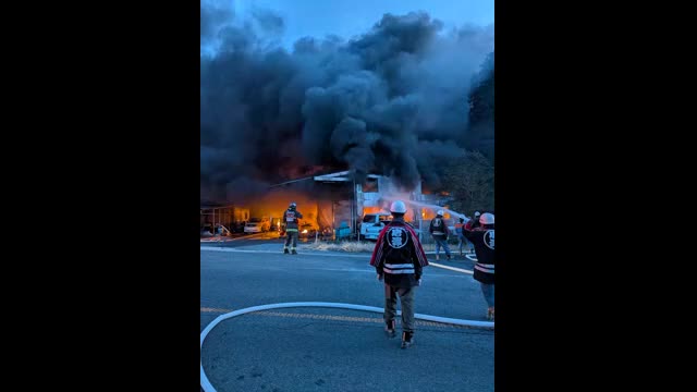 ＜続報＞唐津市唐川の自動車販売店で火事【佐賀県】
